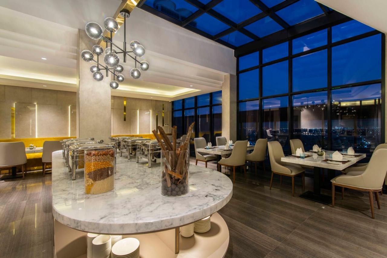 Waw Hotel Suites King Abdullah Road Riaad Buitenkant foto