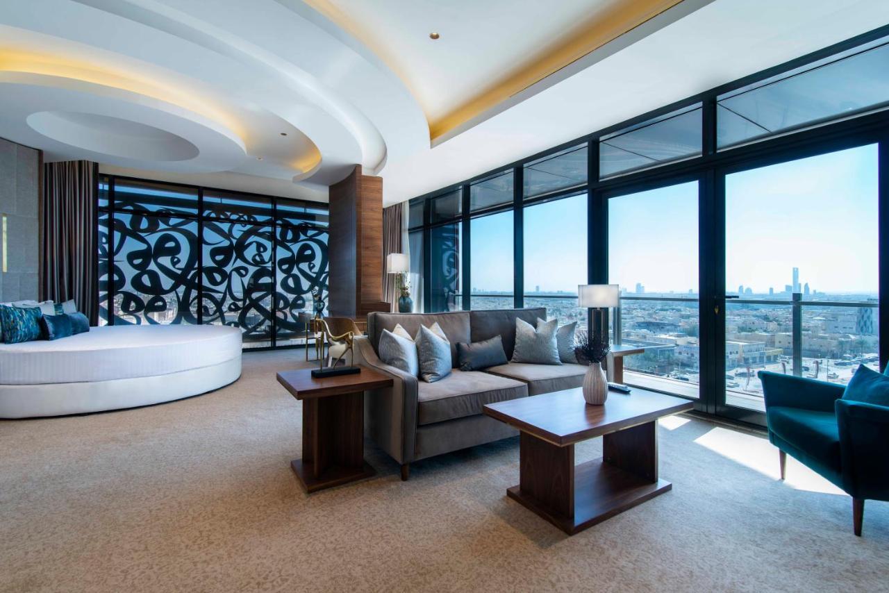 Waw Hotel Suites King Abdullah Road Riaad Buitenkant foto